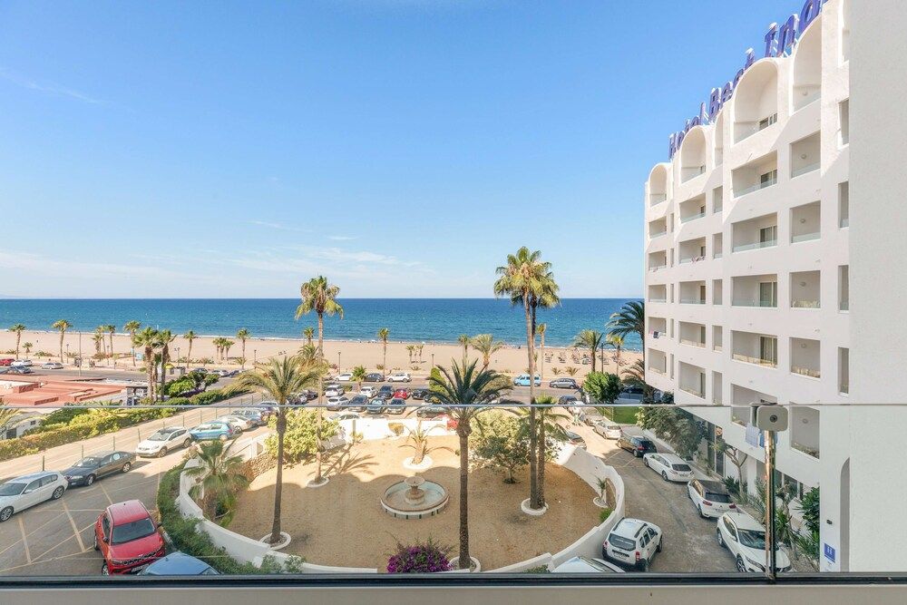 🌊 ¡MOJÁCAR FRENTE A LA PLAYA!🏖️👨‍👩‍👧‍👦 Alójate desde 3 noches en un Hotel 4* con Vistas al mar, Toboganes infantiles y Animación | Almería
