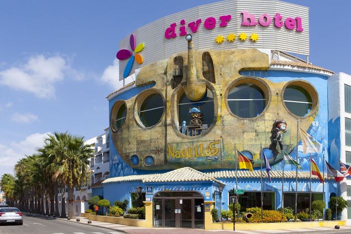 ☀️ ¡VACACIONES FAMILIARES EN ROQUETAS DE MAR! Hotel 4★ con toboganes y desayuno junto al mar 💦🏖️