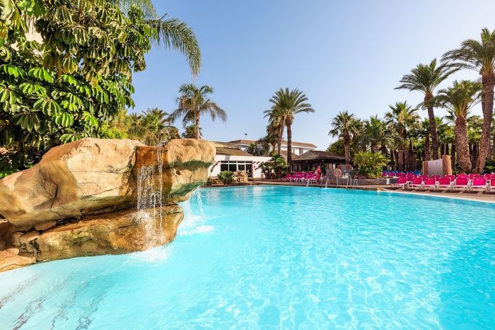 💙 Perto da Praia, Hotel 4* Familiar com Tudo Incluído e acesso às Piscinas | Roquetas de Mar