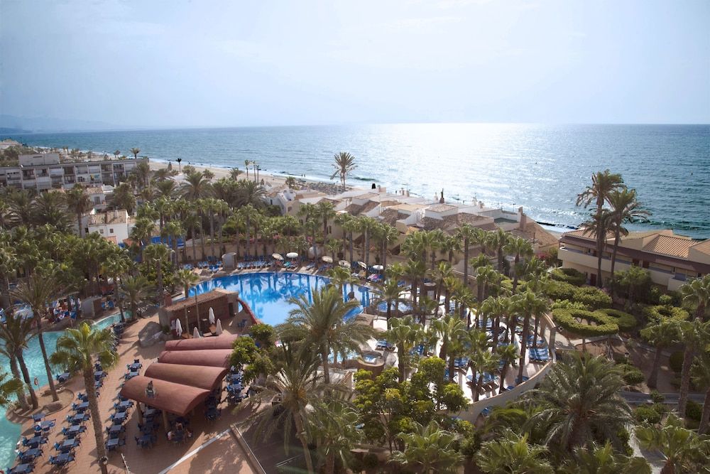 Primera línea de playa en Roquetas 🌞 Playasol Aquapark & Spa Hotel 4*, con Toboganes y Animación! 💦