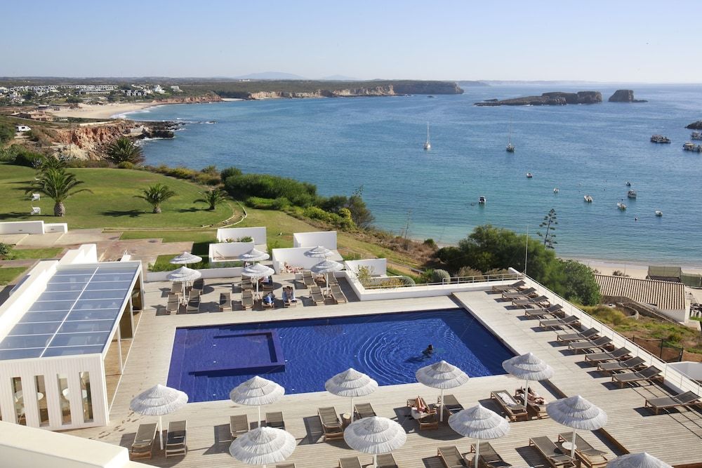 ⛱️ Hotel 4* com localização excelente, vistas para o Porto da Baleeira e acesso às piscinas | Sagres