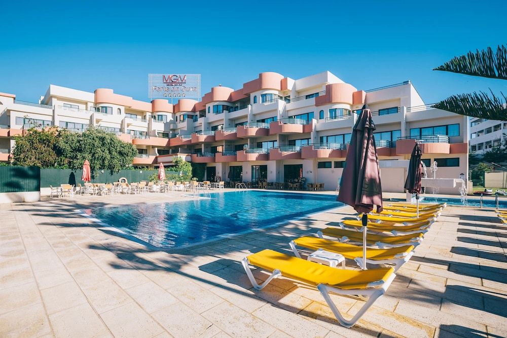 💛 Divirta-se em Resort 5* perto da Praia da Oura em Tudo Incluído | Albufeira