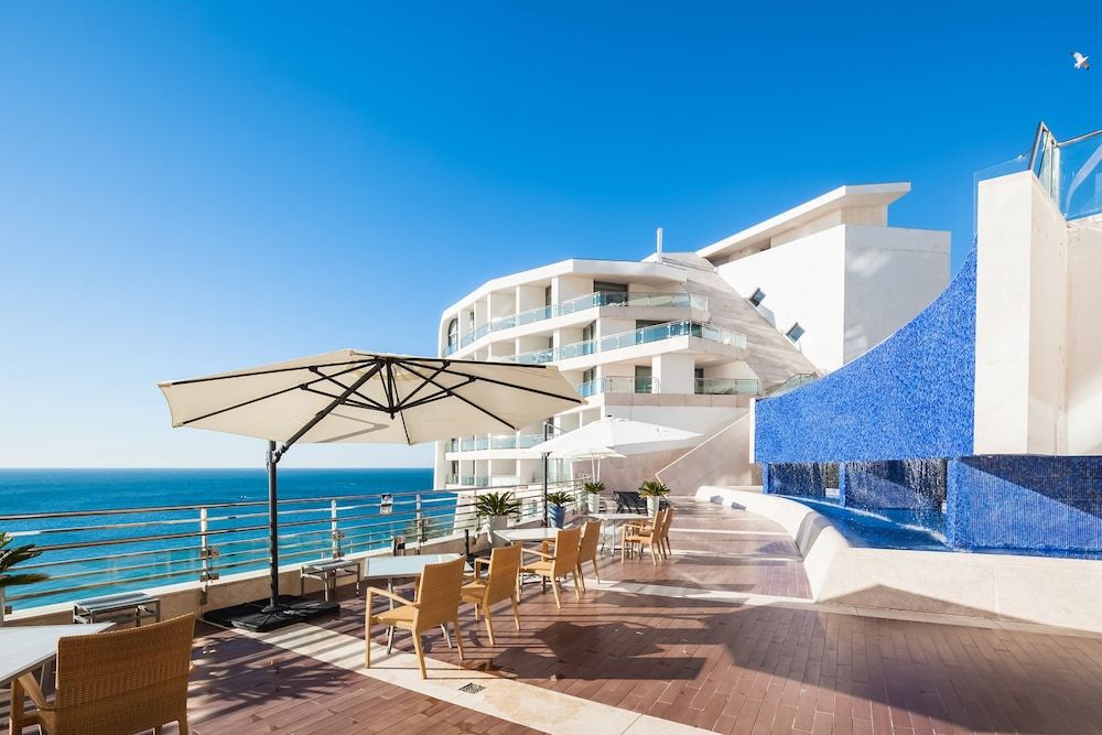 Sesimbra Oceanfront Hotel 1