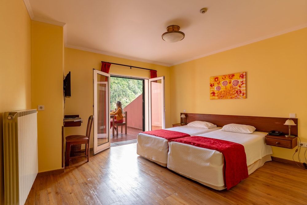 Valley View Hotel Encumeada 3