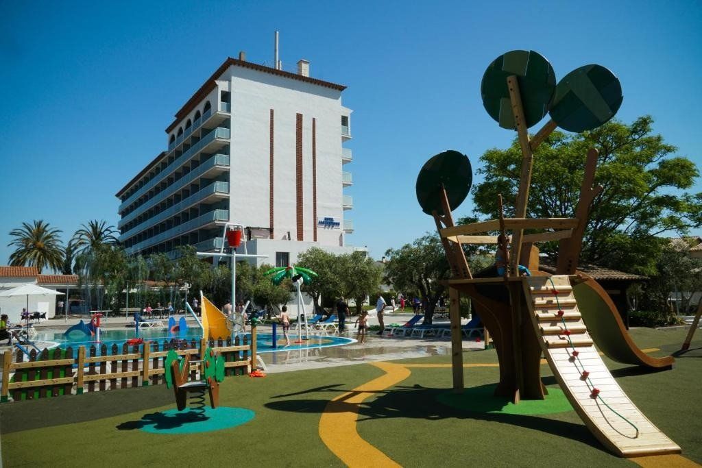 💫¡DESCUBRE LA COSTA DORADA ESTE VERANO!👨‍👩‍👧‍👦☀️ Hotel 3* con desayuno a un paso de la playa de Comarruga | Tarragona