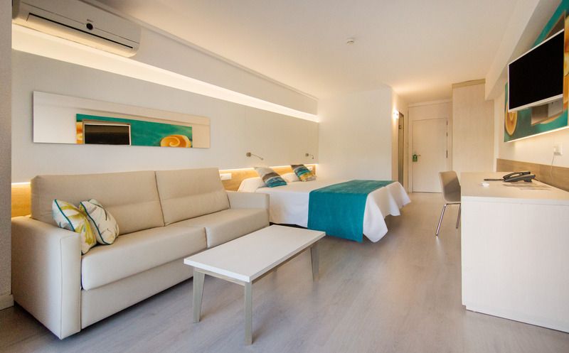 Globales Panamá - Only Adults 3