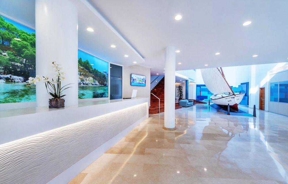 Aparthotel Fontanellas Playa 2