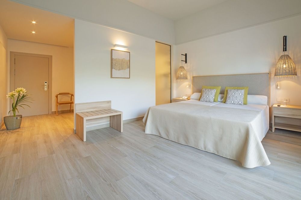 Cabogata Beach Hotel 2