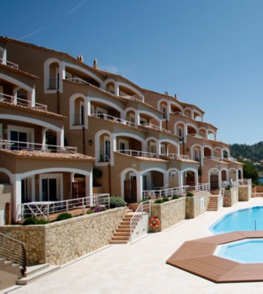 Aparthotel Bahía Suites Camp De Mar 2