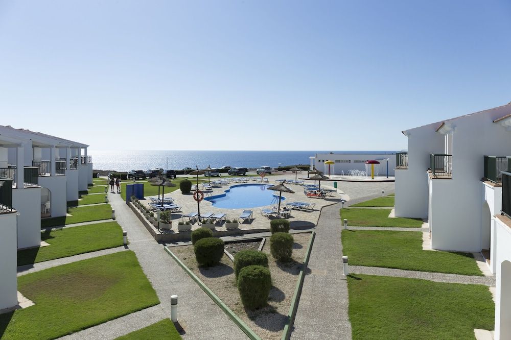 🏝️¡MENORCA CON MEDIA PENSIÓN!👨‍👩‍👧‍👦⛴️Desde 3 noches: Ferry con tu coche +  Hotel 4★ familiar frente al mar | Ciutadella 