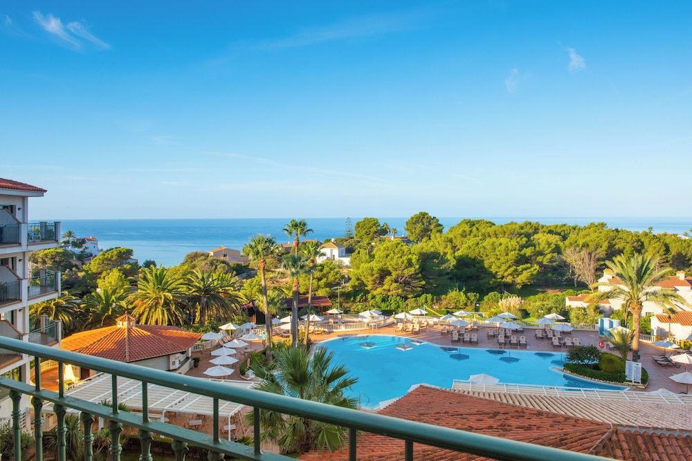 🩵🌅MENORCA CON MEDIA PENSIÓN ¡Entre calas de aguas turquesas!!🚢🌴Desde 4 noches: Ferry con tu coche + Hotel 4★ | Son Bou