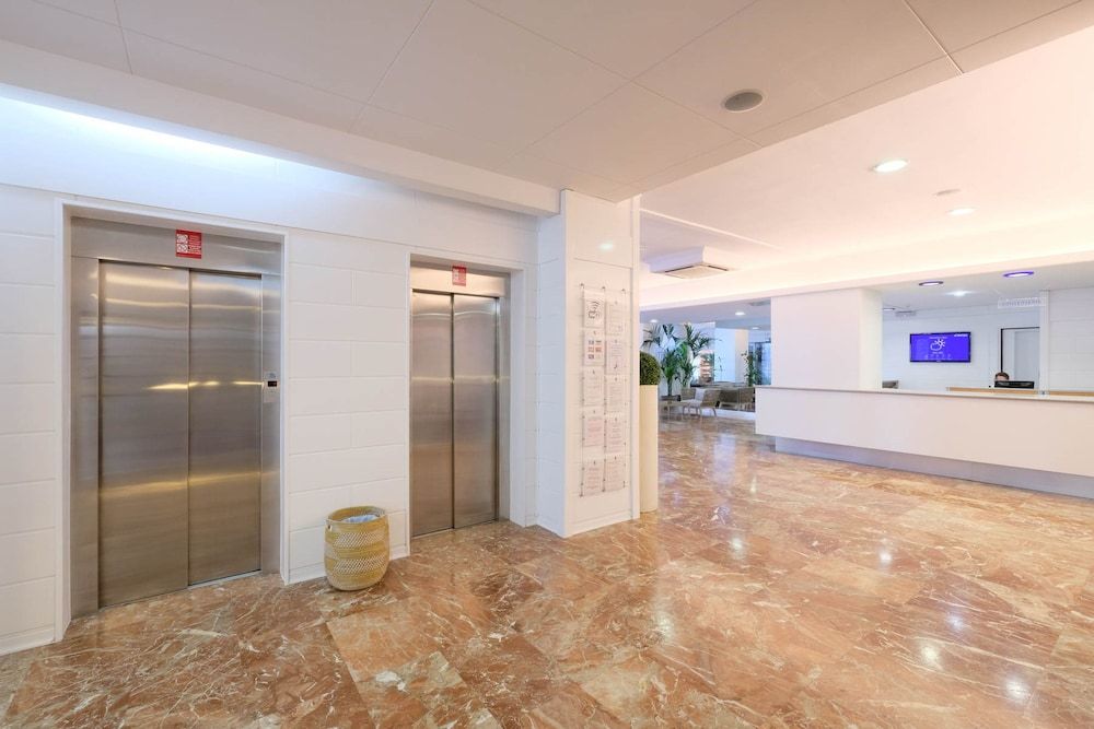 azuLine Hotel Bergantín 2