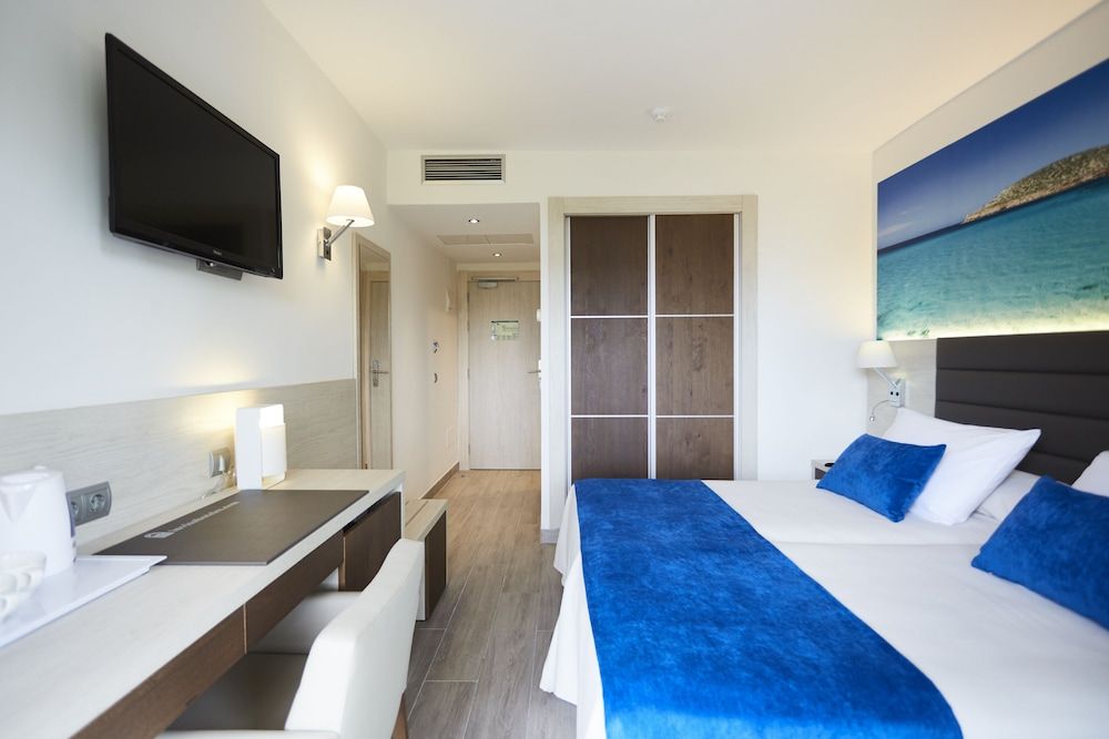 Invisa Hotel Club Cala Blanca 3