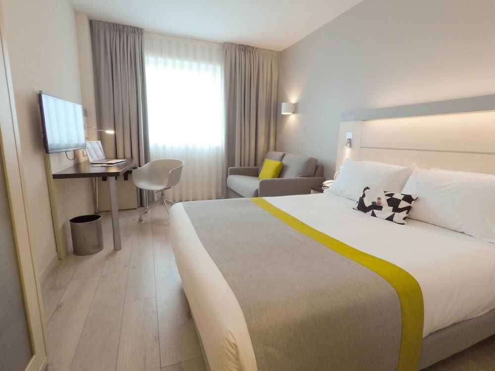 Holiday Inn Express Pamplona, an IHG Hotel 3