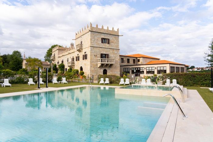 🏰🌿 DUERME EN UN HISTÓRICO PAZO GALLEGO 4★ Estancia en el Pazo O Rial en 📍Vilagarcía de Arousa | Semana santa disponible