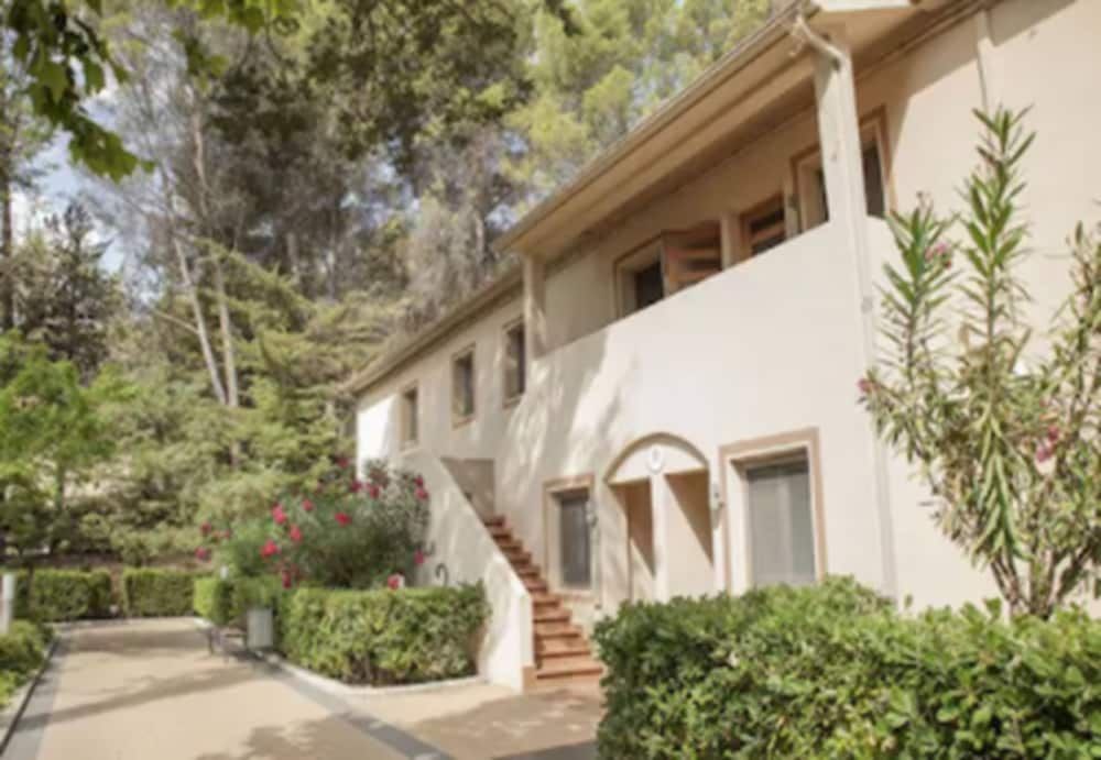 Confluent Health Resort 1