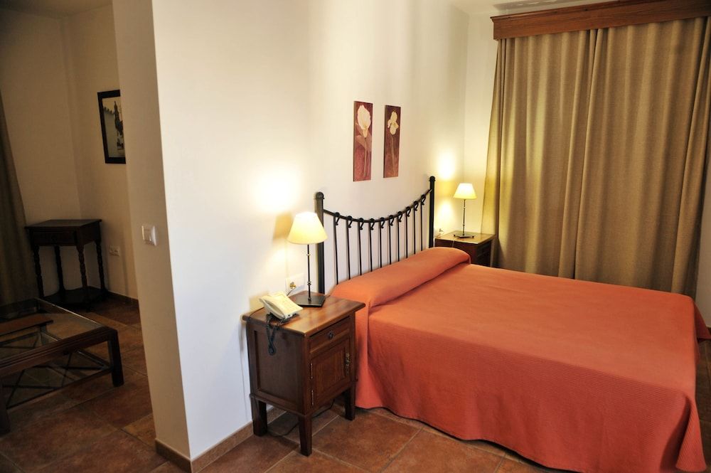 TUGASA Sierra Y Cal 2 estrelas em Olvera