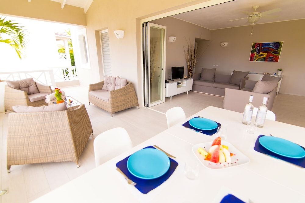 TRACADERO Beach Club and Holidays Rentals 2