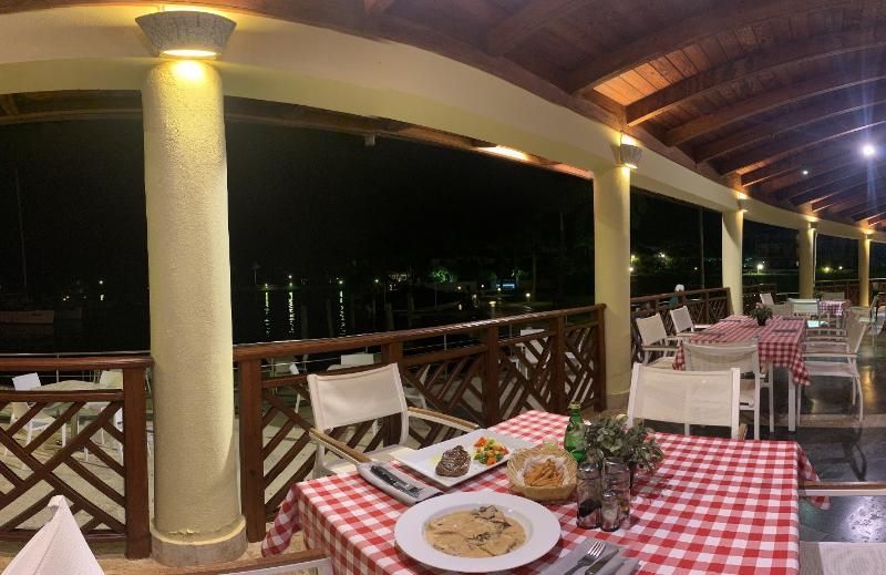 The Bannister Hotel & Yacht Club 3