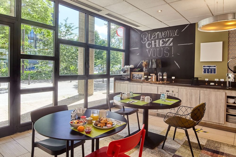 B&B HOTEL Saint-Quentin-en-Yvelines Centre Gare 1