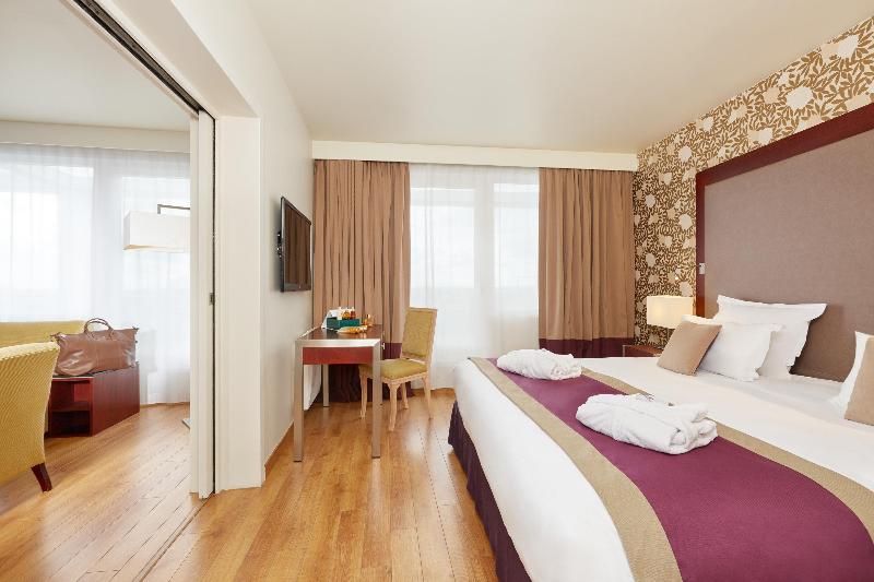 Clarion Paris CDG Airport 3