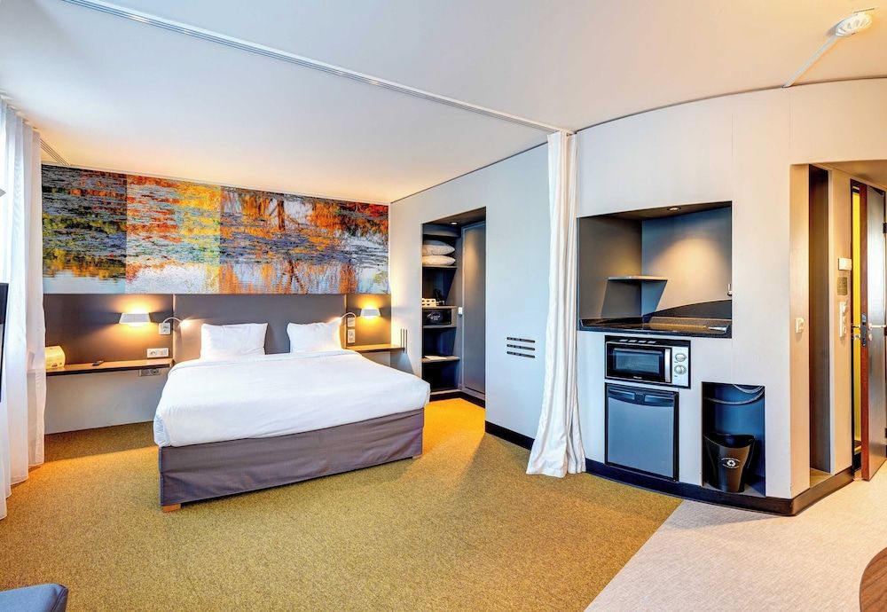 B&B HOME Rueil-Malmaison Gare 4 estrellas en Courbevoie