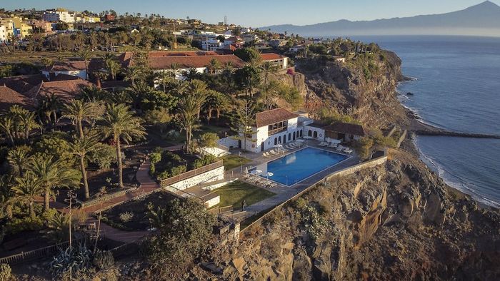🌞¡ESCAPADA CON ENCANTO EN LA GOMERA! 🦋 Desde 2 noches: Parador 4★ con piscina y jardines frente al Atlántico | San Sebastián de La Gomera