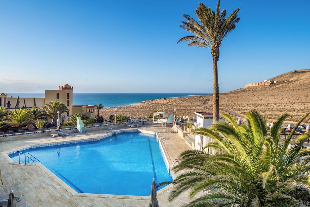 🏝️🌊FUERTEVENTURA ¡UN PARAÍSO DE PLAYAS!👨‍👩‍👧‍👦✈️ Desde 4 noches: Vuelos +  MEDIA PENSIÓN en hotel 4★ frente a la playa | Pájara