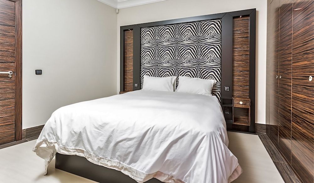 Rok Plaza - Only Adults 3