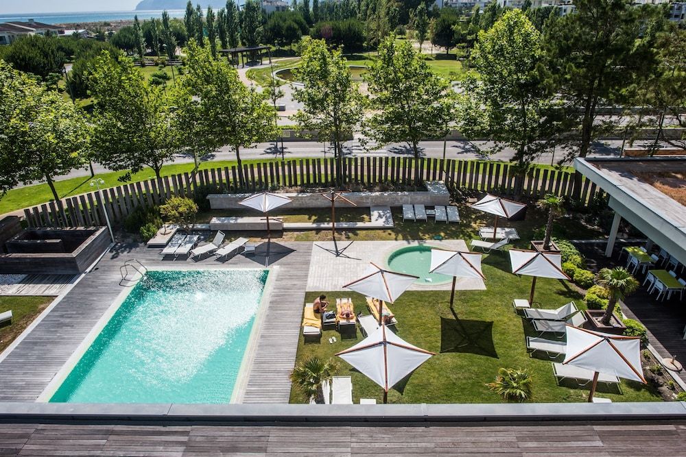 🏖️ Hotel 5* com pequeno-almoço incluído ideal para relaxar junto à Praia | Tróia