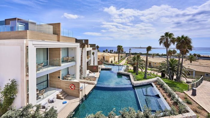 ⭐🏝️¡LUJO, TODO INCLUIDO Y TOBOGANES EN MENORCA!💦🚢 Desde 5 noches: Ferry con tu coche + Resort 5⭐ ideal para familias | Punta prima