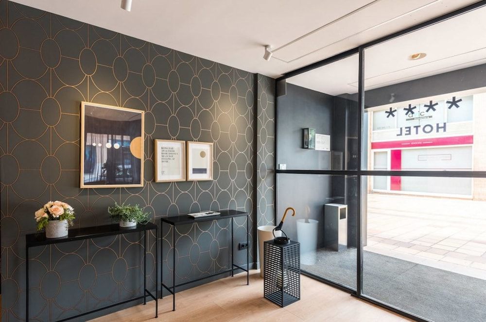 Up Rooms Vic Hotel 2