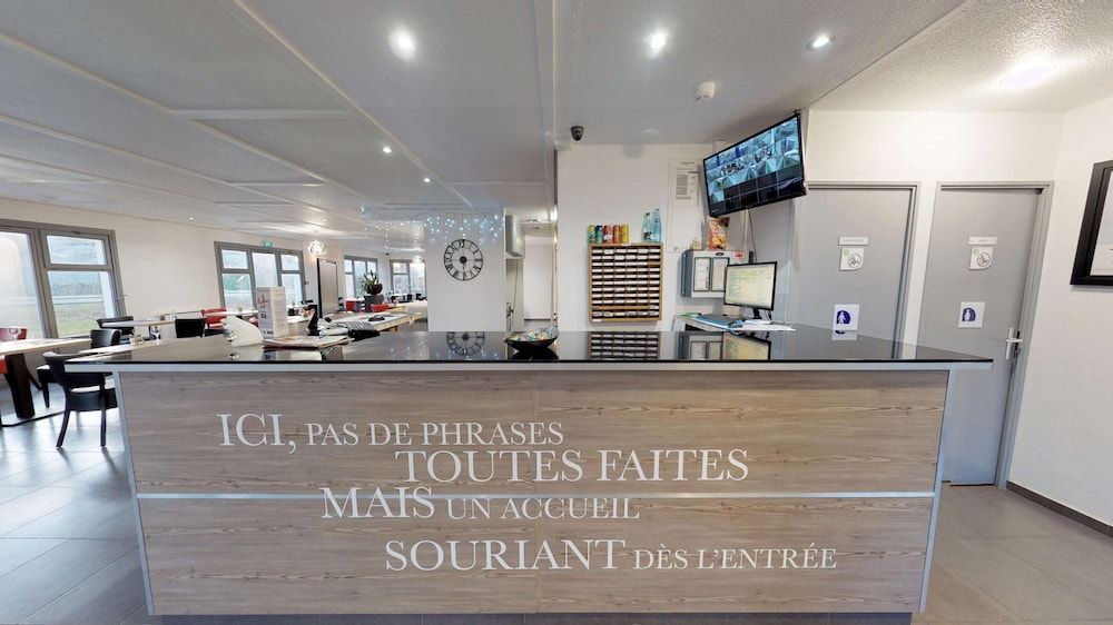 Kyriad Fontenay Tresigny 2