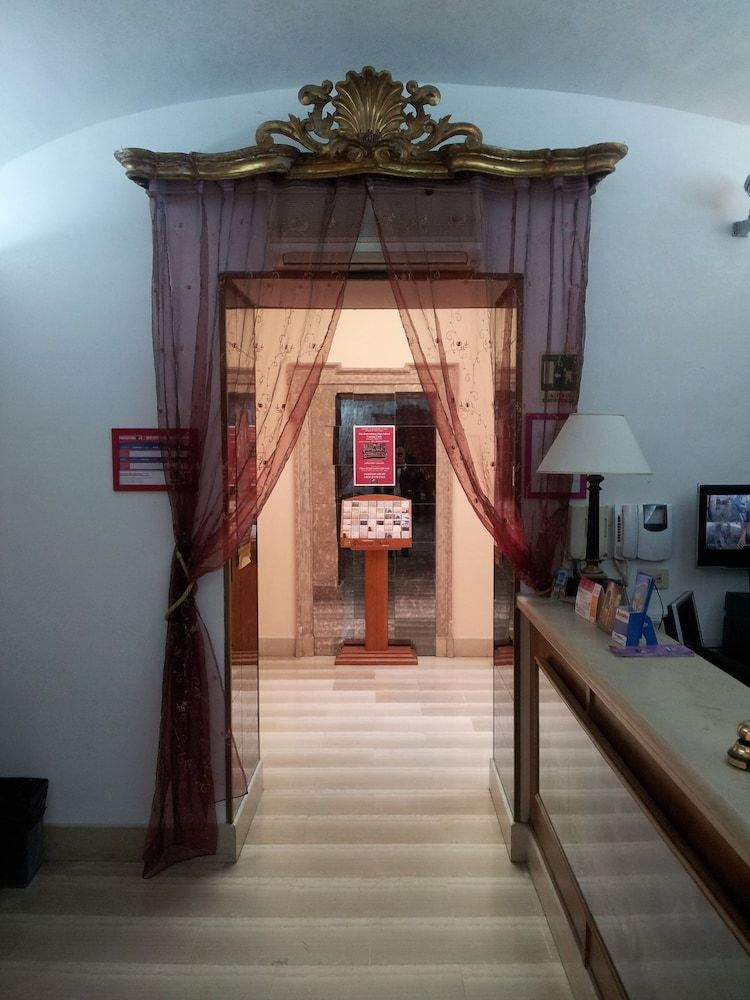 Hotel Center 1 3