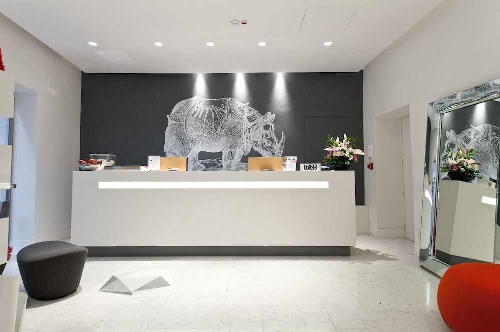 Hotel White 1