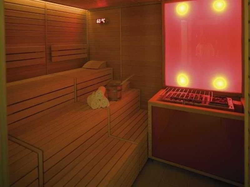 Mövenpick Hotel Amsterdam City Centre 2