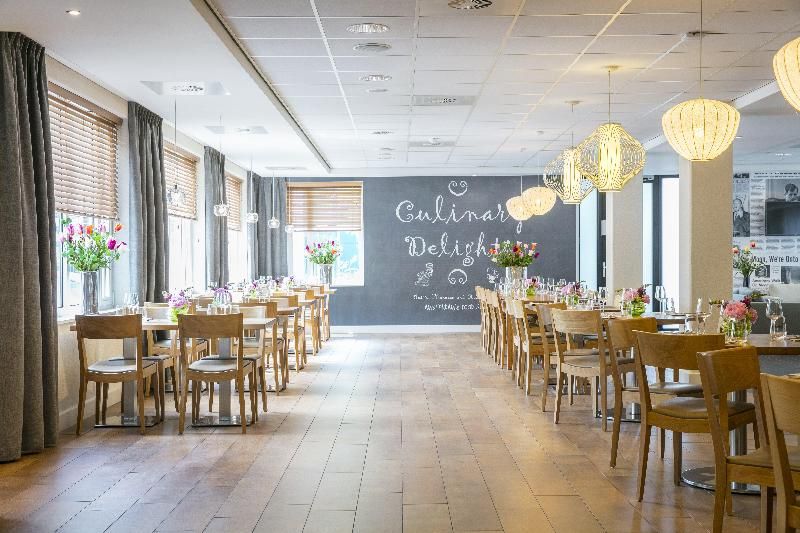 Holiday Inn Express Amsterdam Schiphol 1