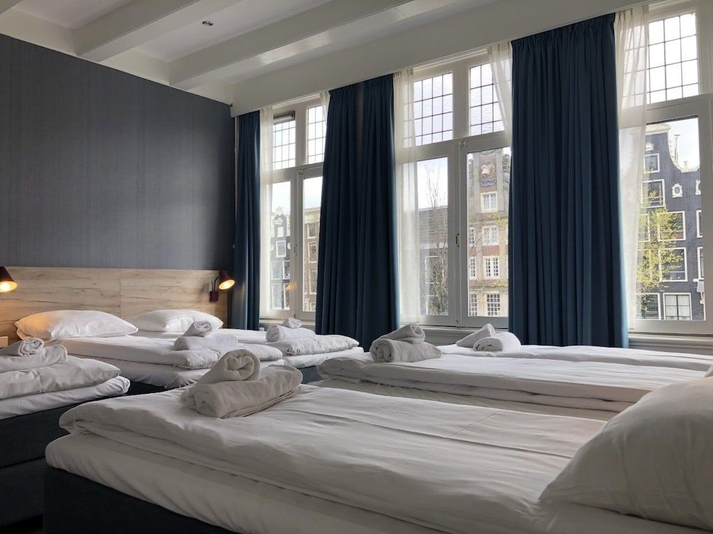Facade Hotel Amsterdam 1