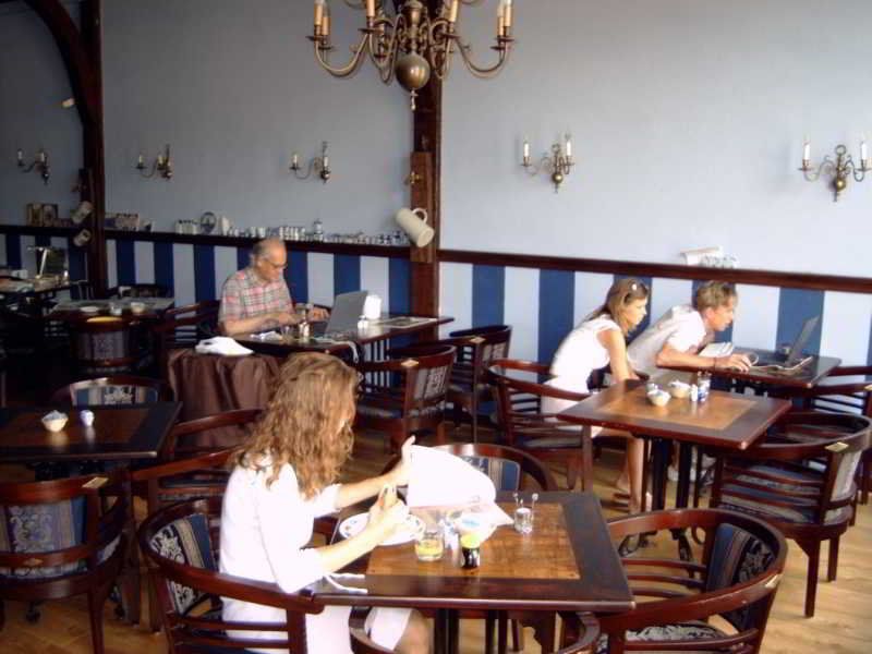 Amadeus Hotel 2