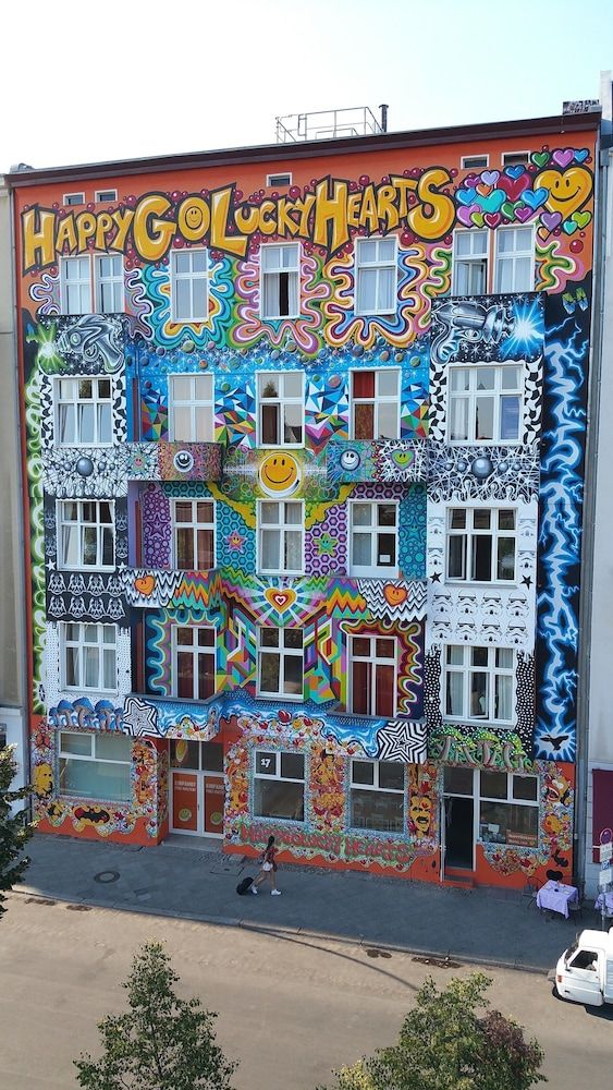 HappyGoLucky Hotel & Hostel 1