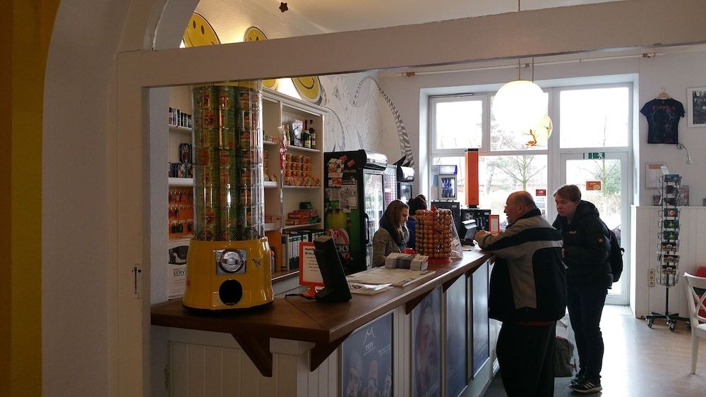 HappyGoLucky Hotel & Hostel 2