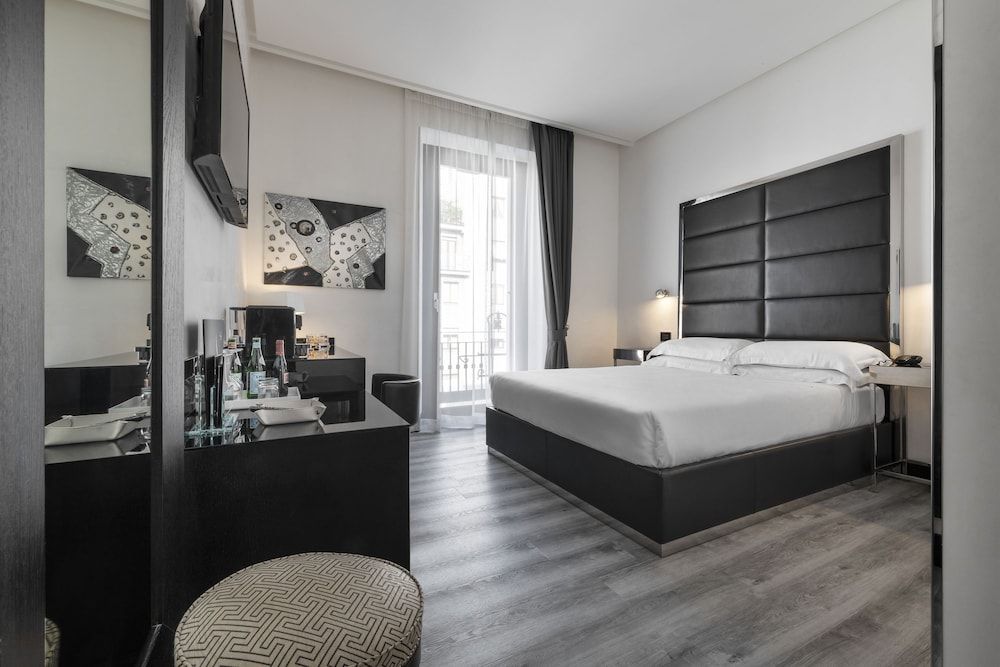 LHP Hotel Napoleon 1