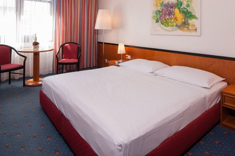 Austria Trend Hotel Favorita 1