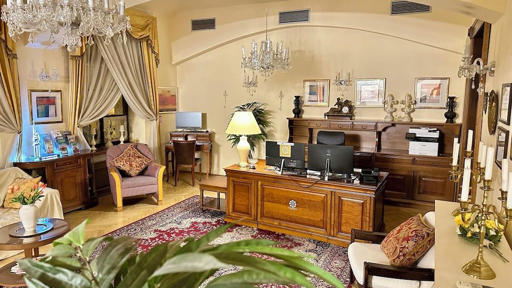 Fleur De Lis Hotel 3