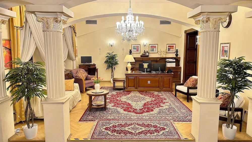 Fleur De Lis Hotel 2
