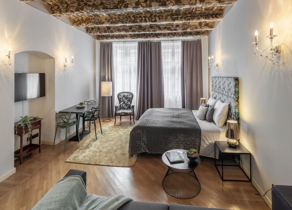Chateau 9 Apartments by Adrez Living 3