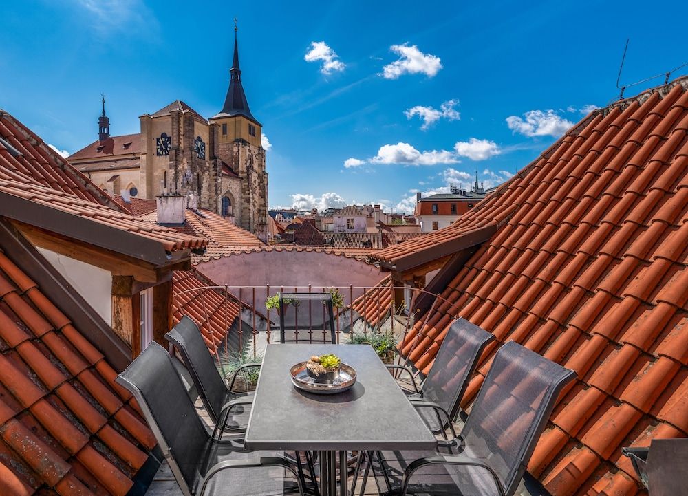 Chateau 9 Apartments by Adrez Living 1