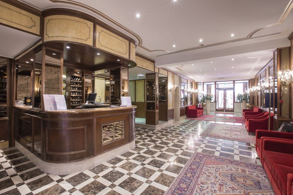 Amadeus Hotel 2