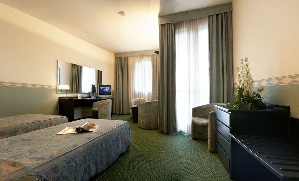 Pacific Hotel Airport 3