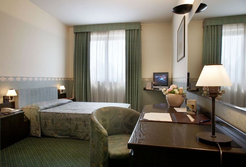 Pacific Hotel Airport 1